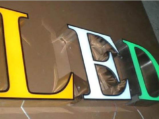 玉龙介绍LED招牌的基础知识。