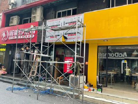 玉龙制作广告招牌如何避免它发黄？